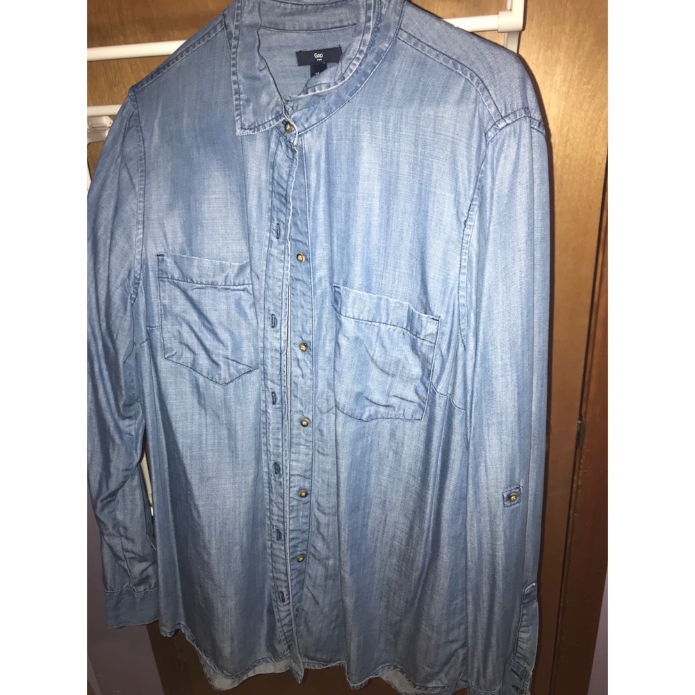 GAP CHAMBRAY SHIRT